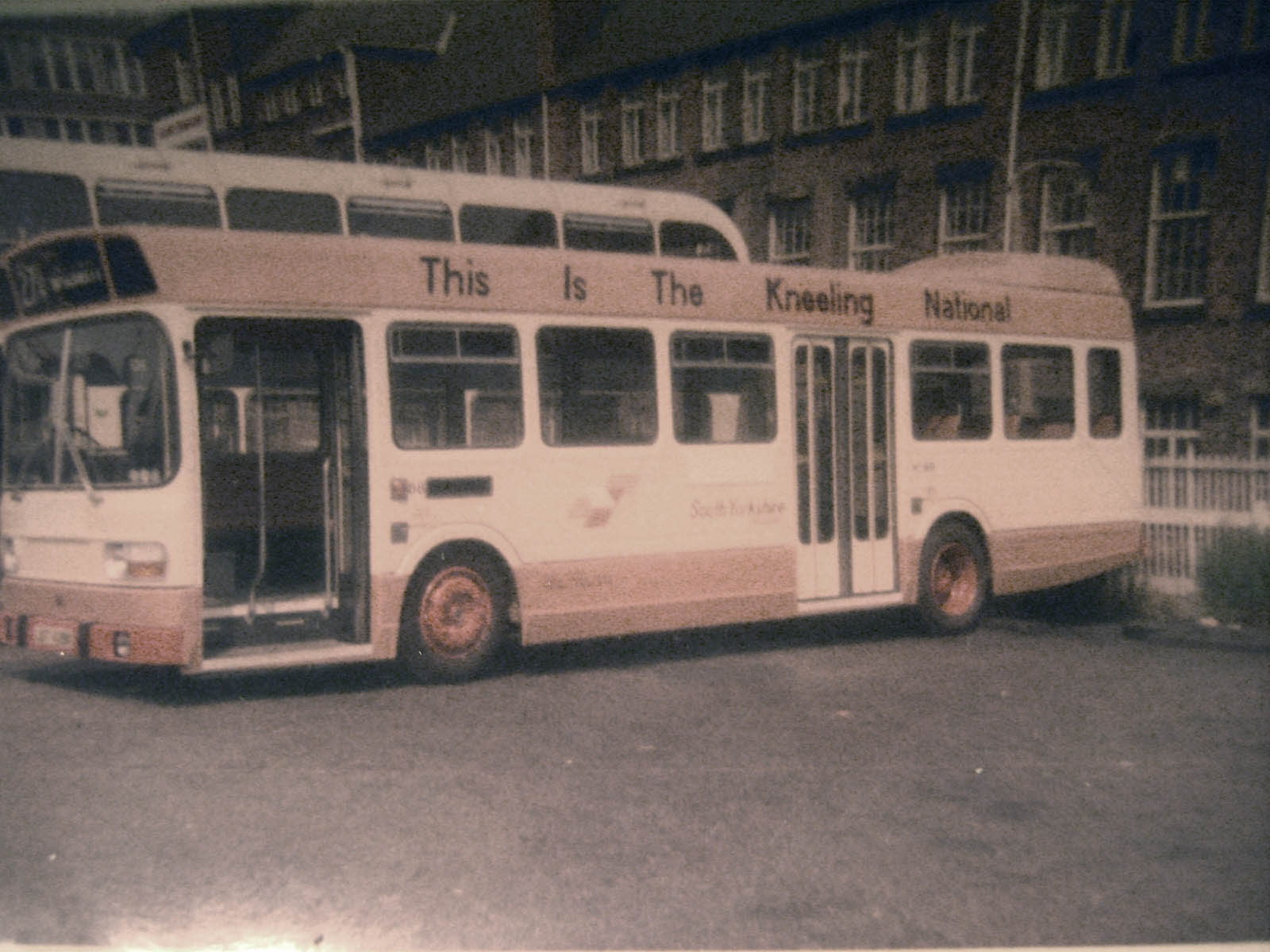Sheffield Mainline 27 KWA27W Leyland National Mk2 Bus Photo 