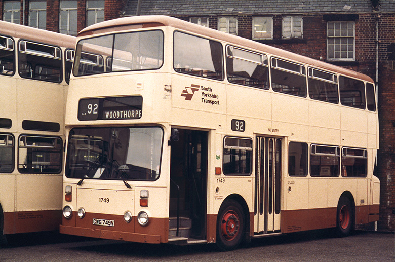 Number 92 Bus Sheffield Woodthorpe.jpg
