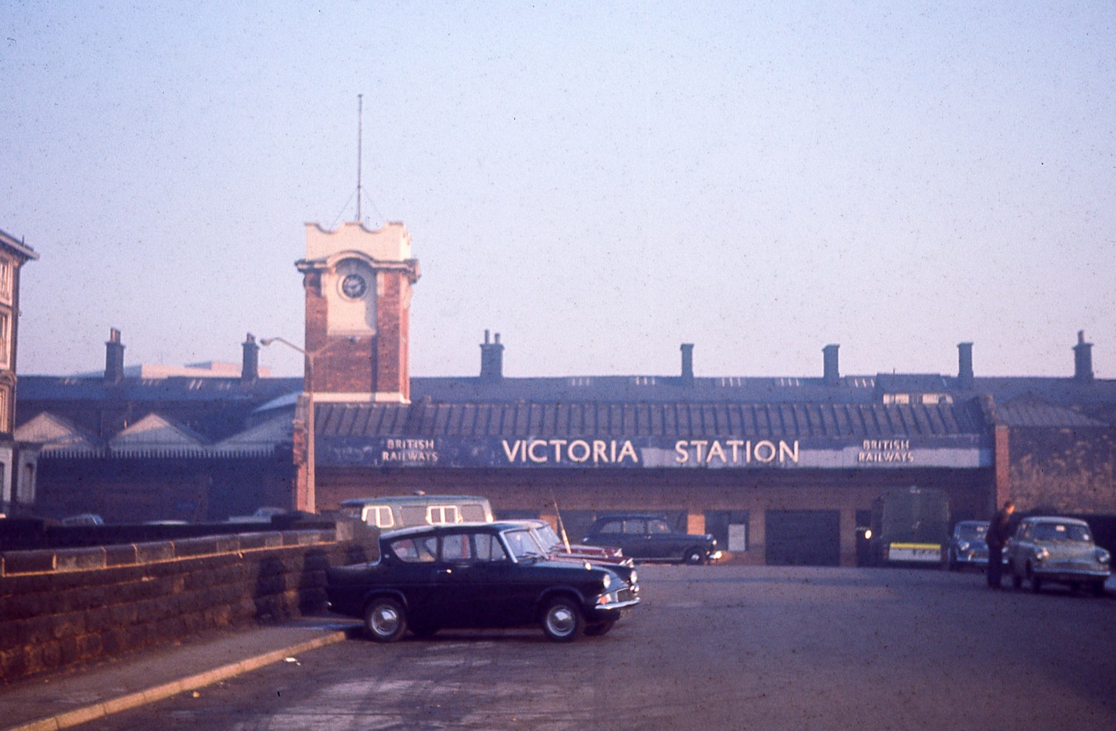 Sheffield Victoria Station approach 18th November 1967.jpg