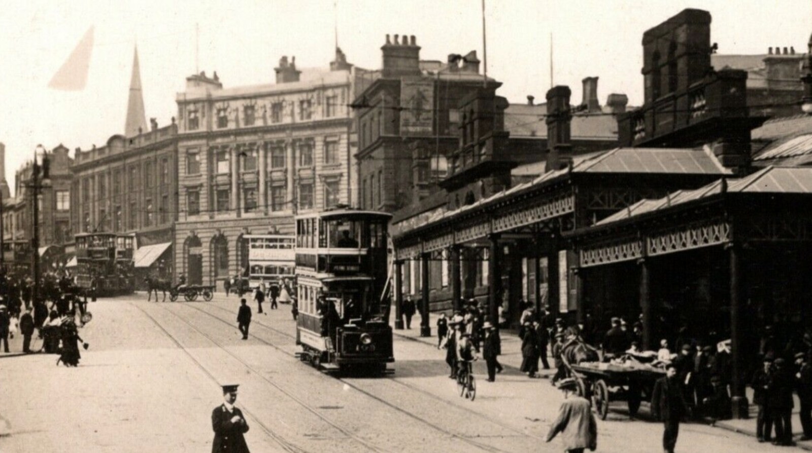 Trams and Horses on High Street