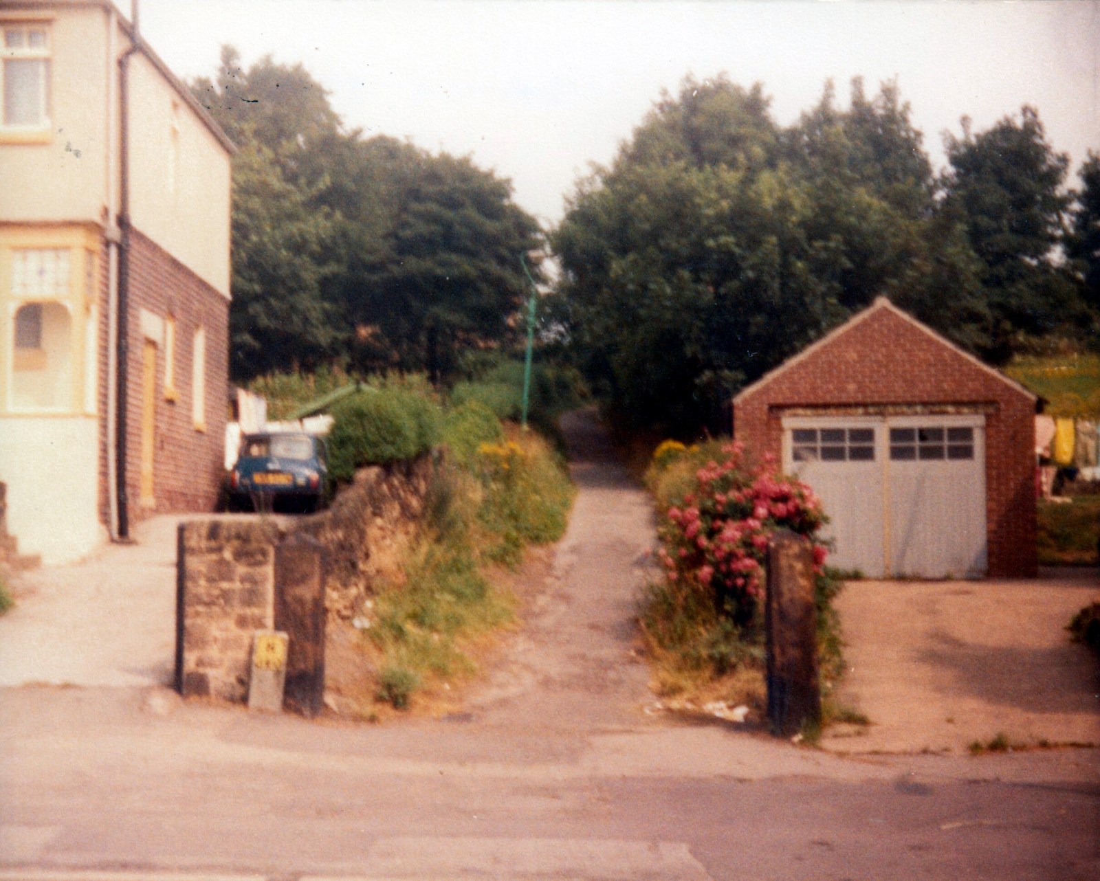 Path to Woodthorpe with former gateposts.jpg