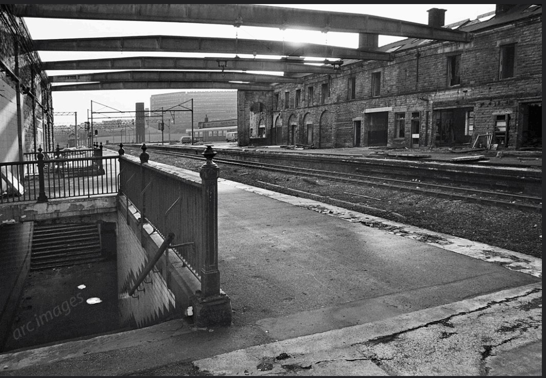 Demolition of Sheffield Victoria Station, 1982.jpg