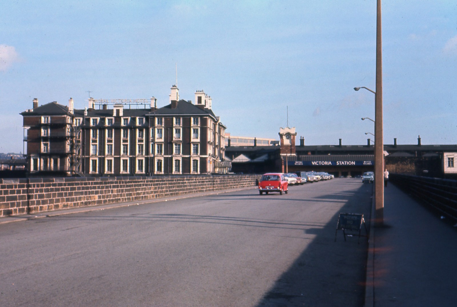 1969 23-10 Sheffield Vic Stn front.jpg